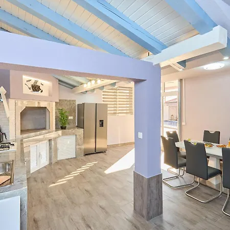 Villa Aguzin Osojnik