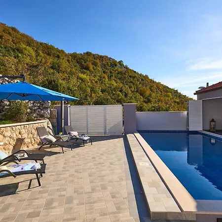 Aguzin Villa